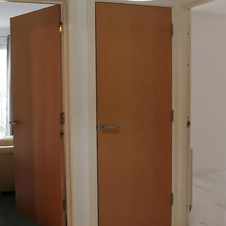 Two Bed Two Toilet Free Parking