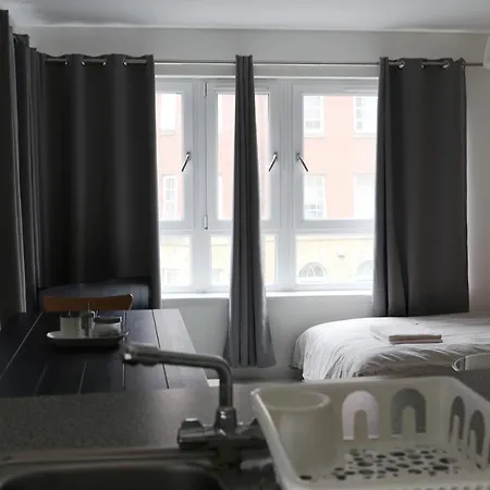 Two Bed Two Toilet Free Parking