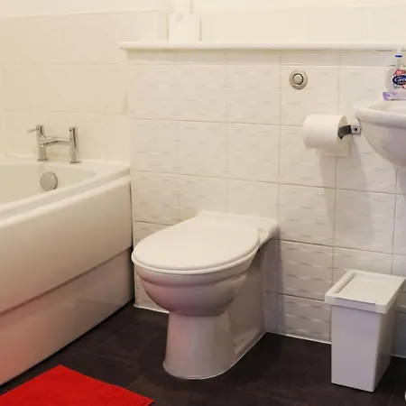 Apartament Two Bed Two Toilet Free Parking *
