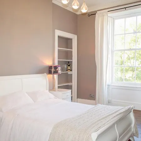 Elegant 2 Bedroom In New Town Apartment