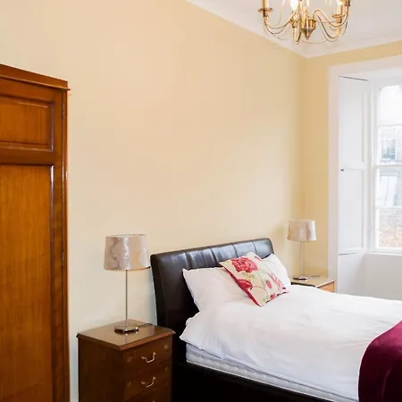Spacious 4 Bedroom New Town * Edinburgh
