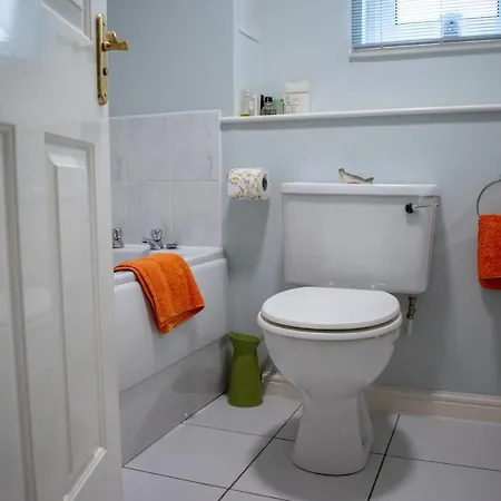 Homely 2 Bedroom Flat In Bonnington