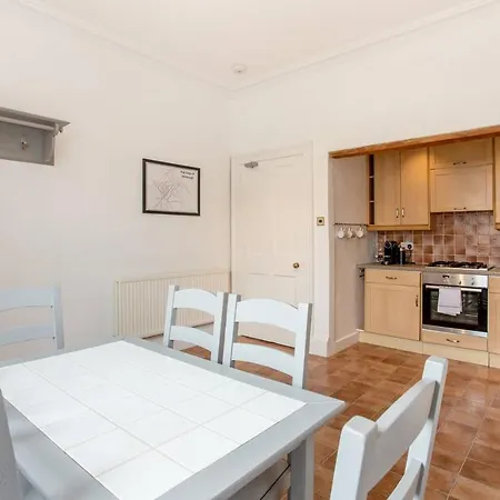 Spacious New Town 3 Bedroom *