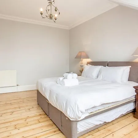 Spacious New Town 3 Bedroom