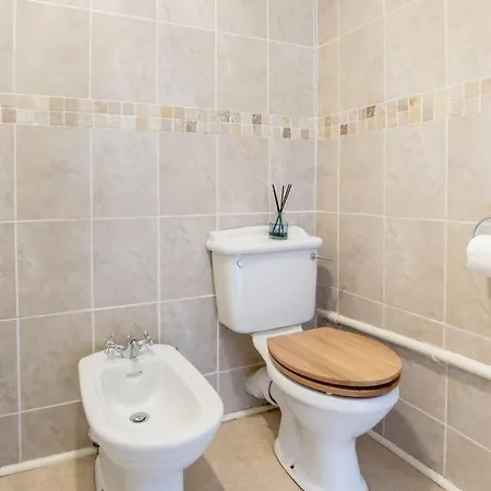 Spacious New Town 3 Bedroom * אדינבורו