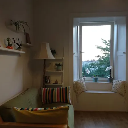 Stunning One Bedroom Flat On Central Leith Edinburgh