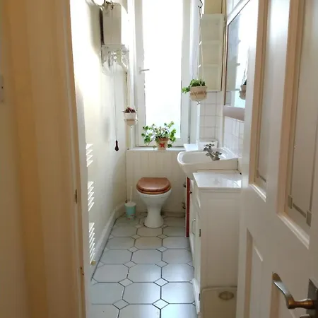 Stunning One Bedroom Flat On Central Leith Apartment *
