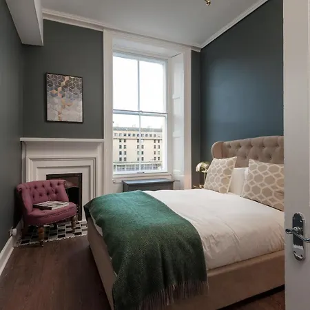 Contemporary Luxury In The Heart Of Apartment *