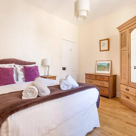 Altido Retro Castle Retreat 2bed * Edynburg