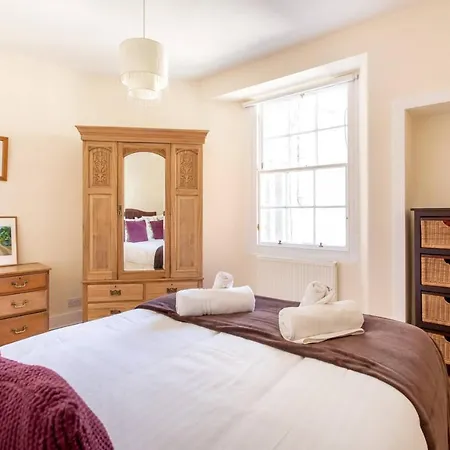 Altido Retro Castle Retreat 2bed Apartament Edynburg
