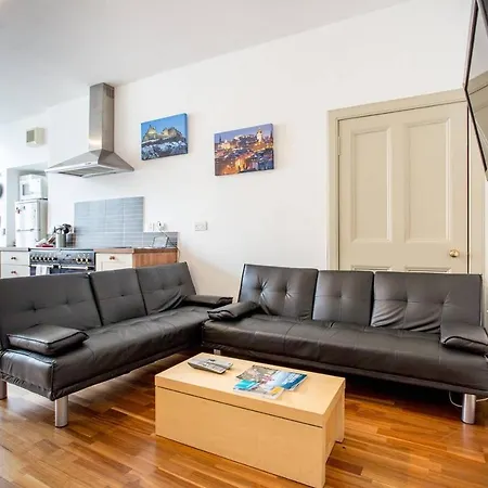 Spacious Frederick Street Flat Heart Of The Centre דירה
