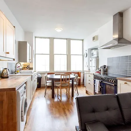 Spacious Frederick Street Flat Heart Of The Centre דירה