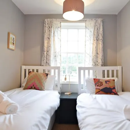 Three Bed On The Royal Mile إدنبرة
