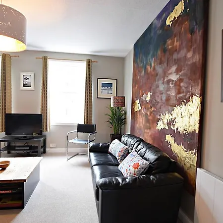 Three Bed On The Royal Mile شقة *