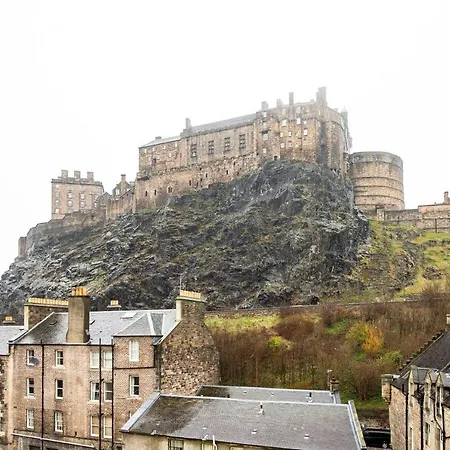 Joivy Classic With Castle Views In Old Town *