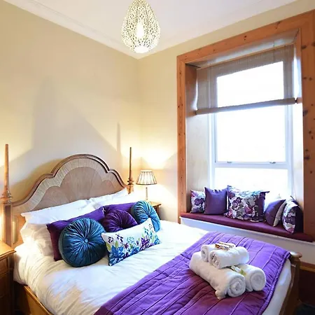 Joivy Classic With Castle Views In Old Town