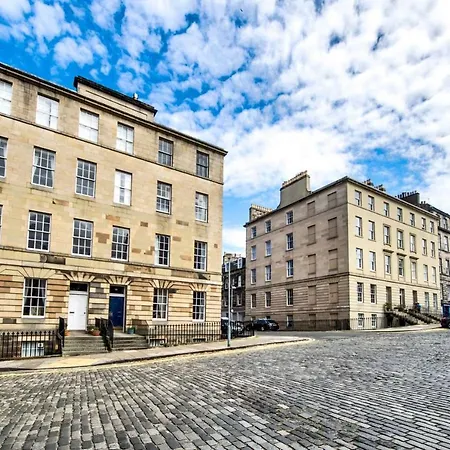 Altido Cool St Stephen Street - Prime New Town Location