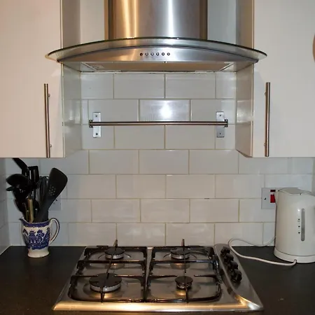 Spacious 2 Bedroom In Meadowbank Apartment