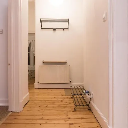Beautifully Kept Top-floor Flat In Morningside * Edynburg