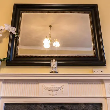 Stylish & Central! Stunning Old Town Flat شقة