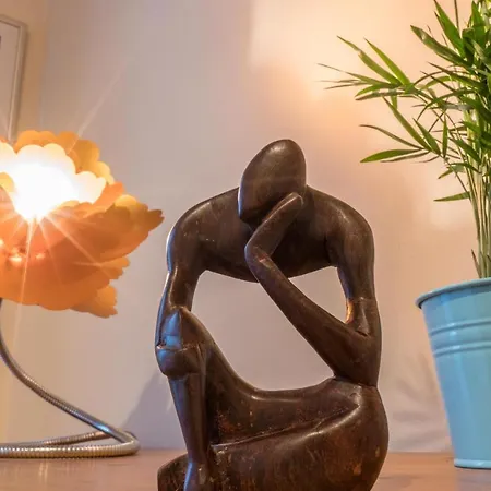 Stylish & Central! Stunning Old Town Flat