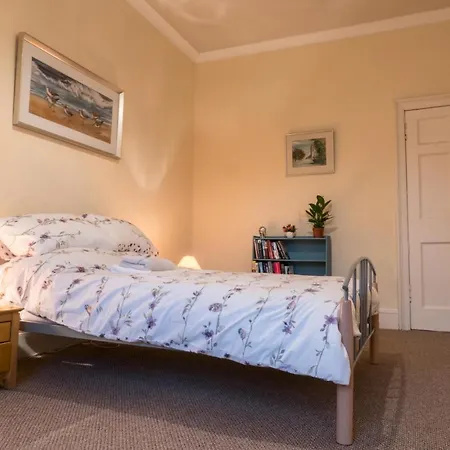 Stylish & Central! Stunning Old Town Flat شقة إدنبرة