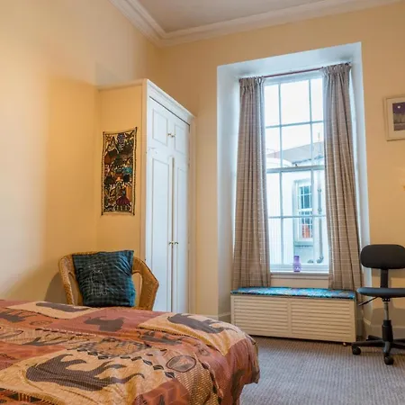 Stylish & Central! Stunning Old Town Flat إدنبرة