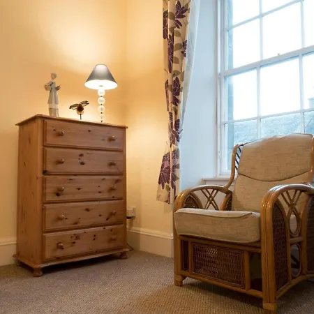 Stylish & Central! Stunning Old Town Flat إدنبرة