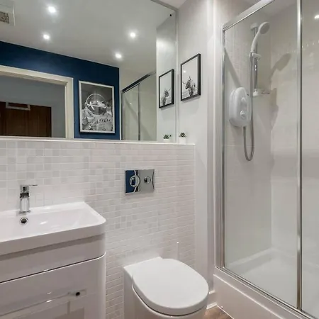 Altido Ultra Stylish 2 Bed, 2 Bath With Balcony And Parking