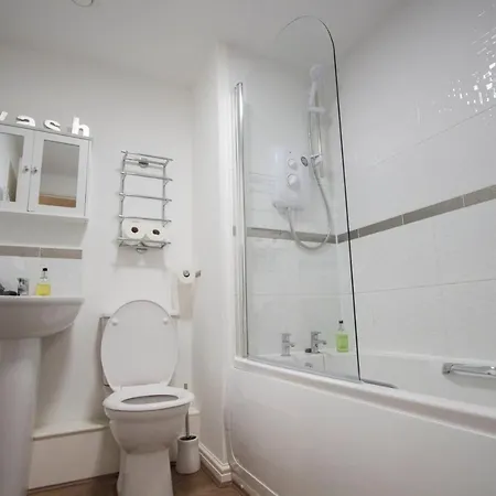Large Ground Floor 3 Bed With Parking Apartamento