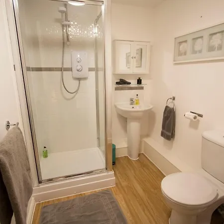 Large Ground Floor 3 Bed With Parking