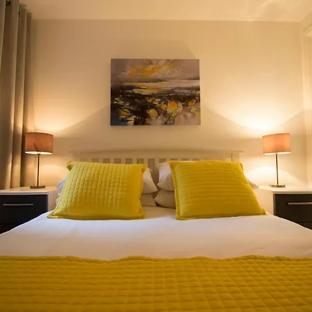 Daire Large Ground Floor 3 Bed With Parking *