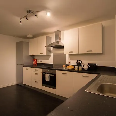 Daire Large Ground Floor 3 Bed With Parking *