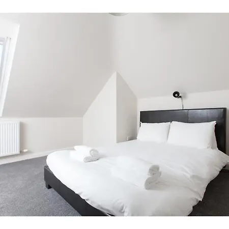 Large 5br House For 10 Near Murrayfield *