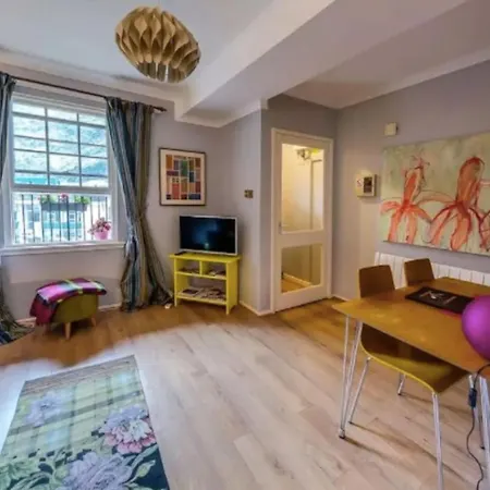 Joivy Stylish Castle View Flat With Balcony Apartmán *