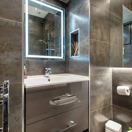 Joivy Converted Flat In Historic Building In New Town