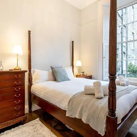 Joivy Converted Flat In Historic Building In New Town