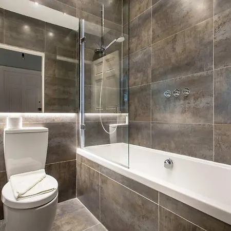 Joivy Converted Flat In Historic Building In New Town *