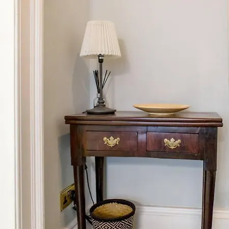 Joivy Converted Flat In Historic Building In New Town Lejlighed Edinburgh