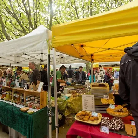 Joivy Stylish In Trendy New Town Location Apartment