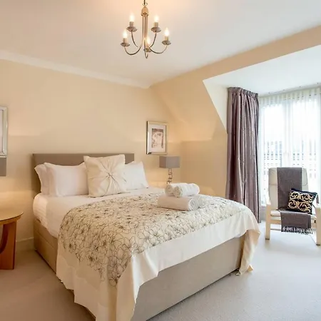 Joivy Inviting Near Leith Walk *