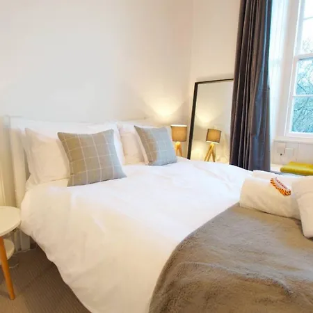 Joivy Modern Centre Flat Next To Calton Hill Apartmán *