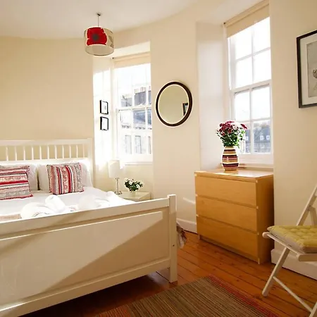 Joivy Bright Flat With Workspace In New Town Lägenhet *
