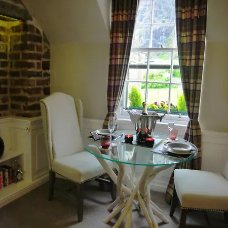 Joivy Charming Nest For Two With Castle View Edinburgh