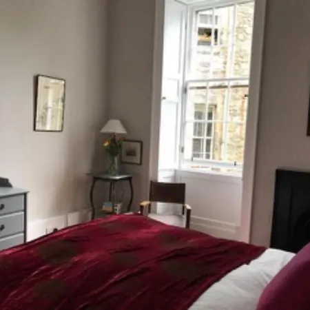 Apartment Elegant 2 Bedroom In City Centre