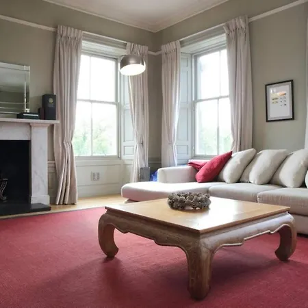 North Castle Street Flat With Views Over Apartamento