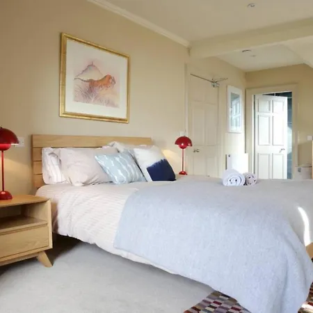 North Castle Street Flat With Views Over Edimburgo