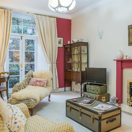 Apartment 2 Bedroom Georgian Apt W/terrace In Central