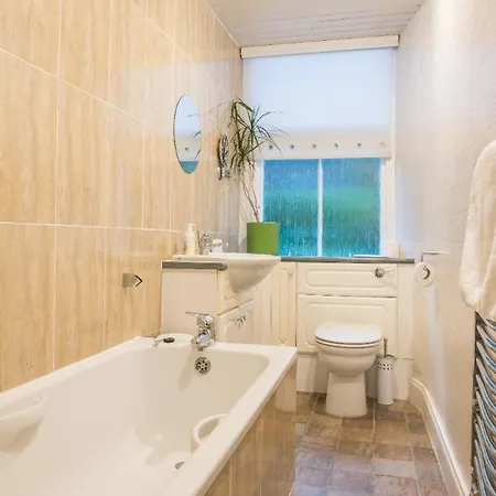 2 Bedroom Georgian Apt W/terrace In Central Apartment