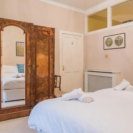 Apartment 2 Bedroom Georgian Apt W/terrace In Central *